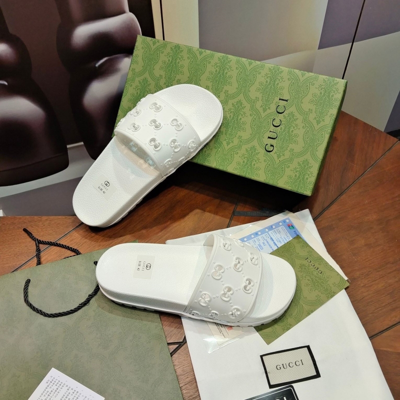 G*u*i slippers